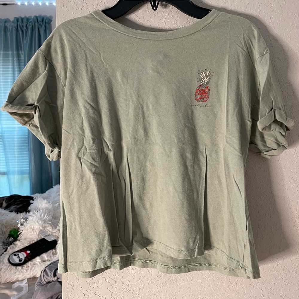 Two cropped t’s